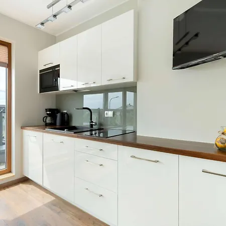 Family Closeto The Sea By Renters *