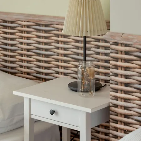 Family Closeto The Sea By Renters * Puck