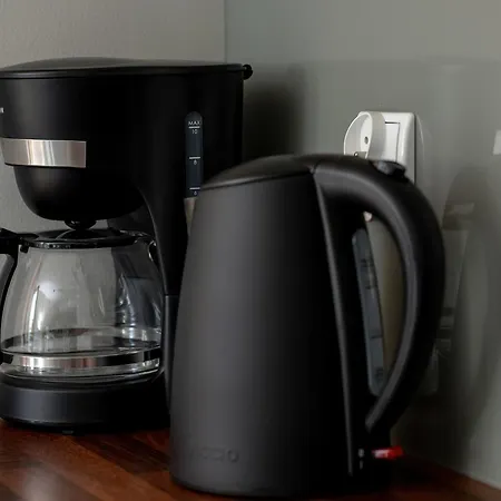 Family Closeto The Sea By Renters