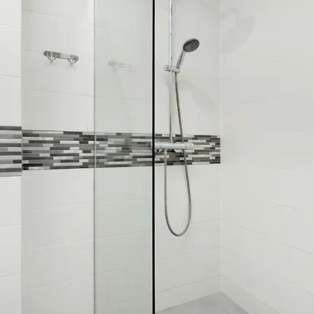 Family Closeto The Sea By Renters *