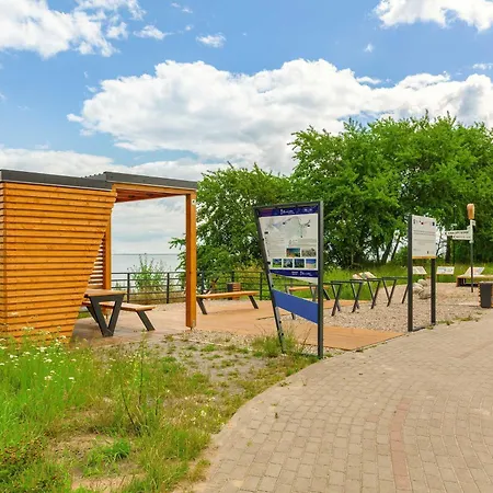 Family Closeto The Sea By Renters Puck