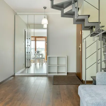 Family Closeto The Sea By Renters Puck