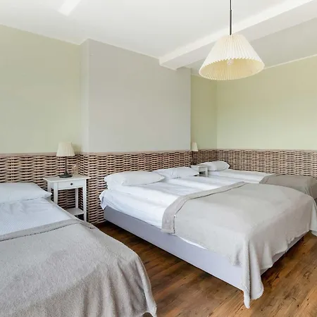 Family Closeto The Sea By Renters Puck