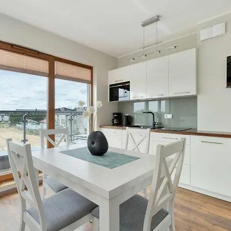 Family Closeto The Sea By Renters * Puck