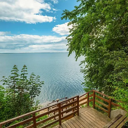 Family Closeto The Sea By Renters