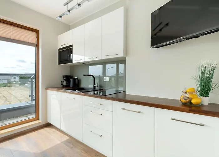 Family Closeto The Sea By Renters *