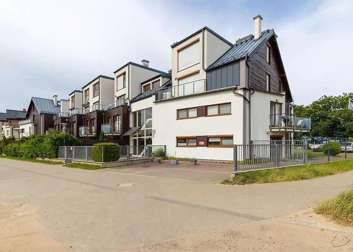 Family Closeto The Sea By Renters *