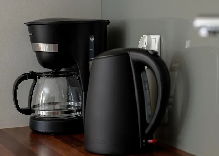 Family Closeto The Sea By Renters