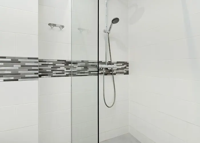 Family Closeto The Sea By Renters *