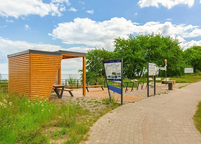 Family Closeto The Sea By Renters Puck