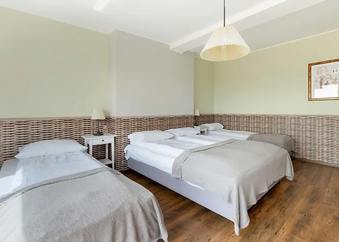 Family Closeto The Sea By Renters Puck