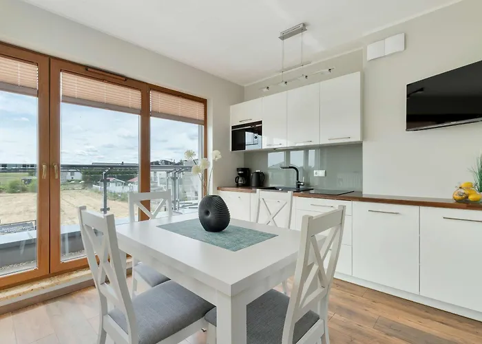 Family Closeto The Sea By Renters * Puck