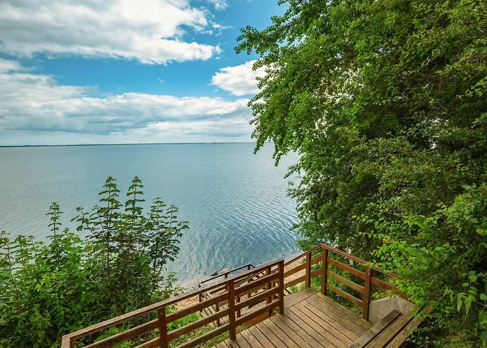 Family Closeto The Sea By Renters